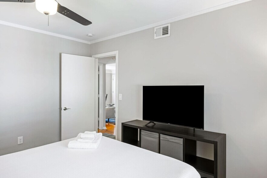 Building Photo - 23 Standish Ave NW