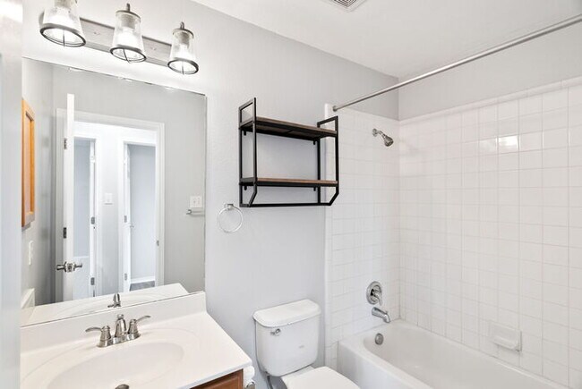 Building Photo - 2735 Encino River