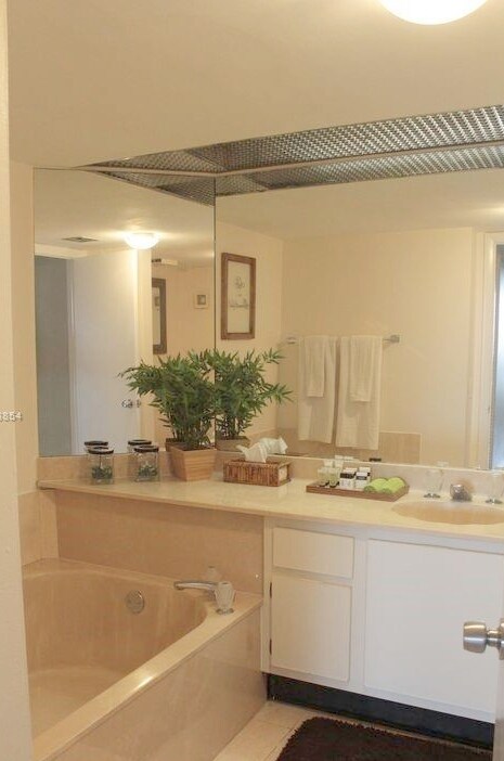 Building Photo - 1717 N Bayshore Dr