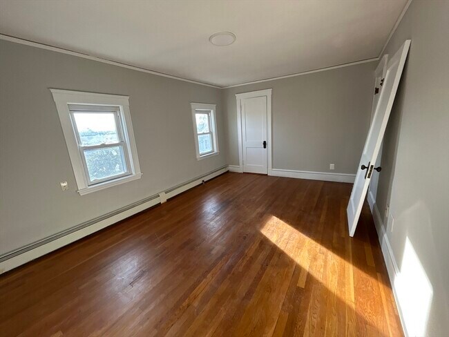 Building Photo - 21 Carney St