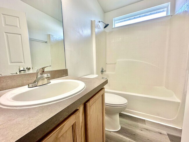 Building Photo - Affordable comfort with space where it counts - 3Bedrooms / 2Baths home in Deltona!