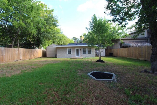 Building Photo - 6505 Sivley St