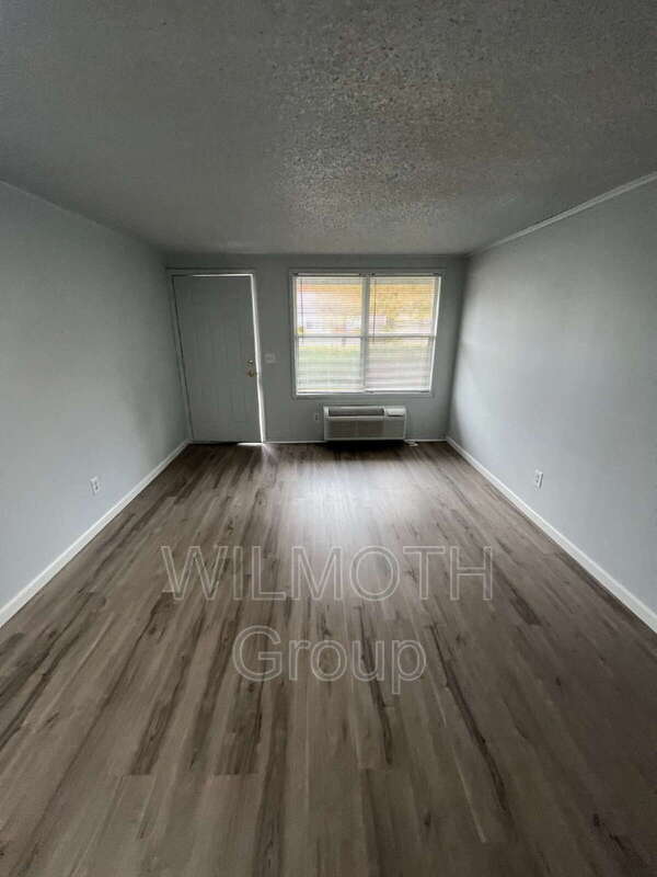 Building Photo - 2000 Indianapolis Rd