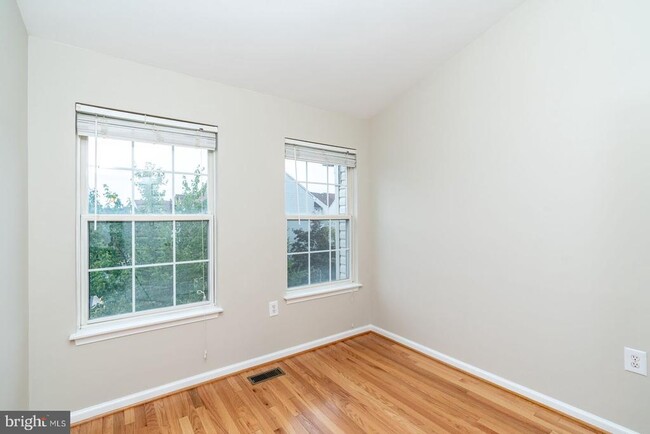 Building Photo - 14670 Seasons Dr