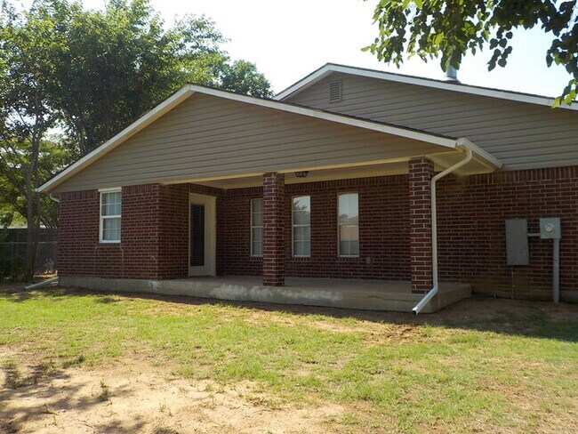 Building Photo - 4724 Lunow Dr