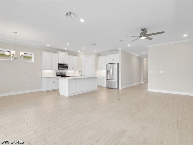 Building Photo - 28029 Sanibel Sands St