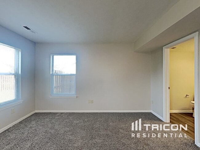 Building Photo - 114 Thistle Wood Dr