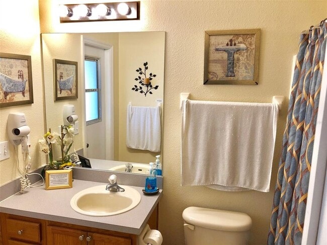 Building Photo - 655 Knollwood Dr