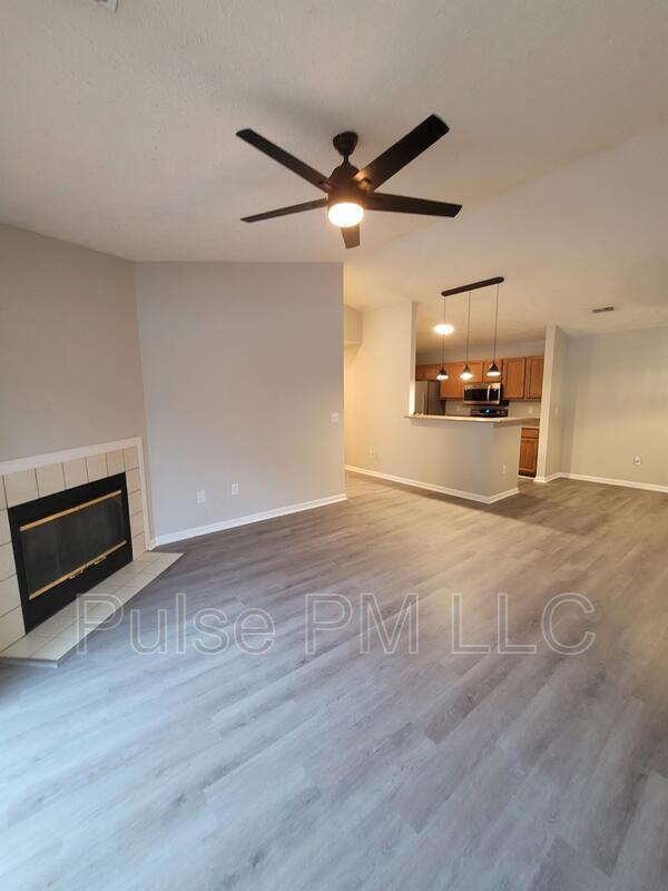 Building Photo - 440 Lakeview Dr