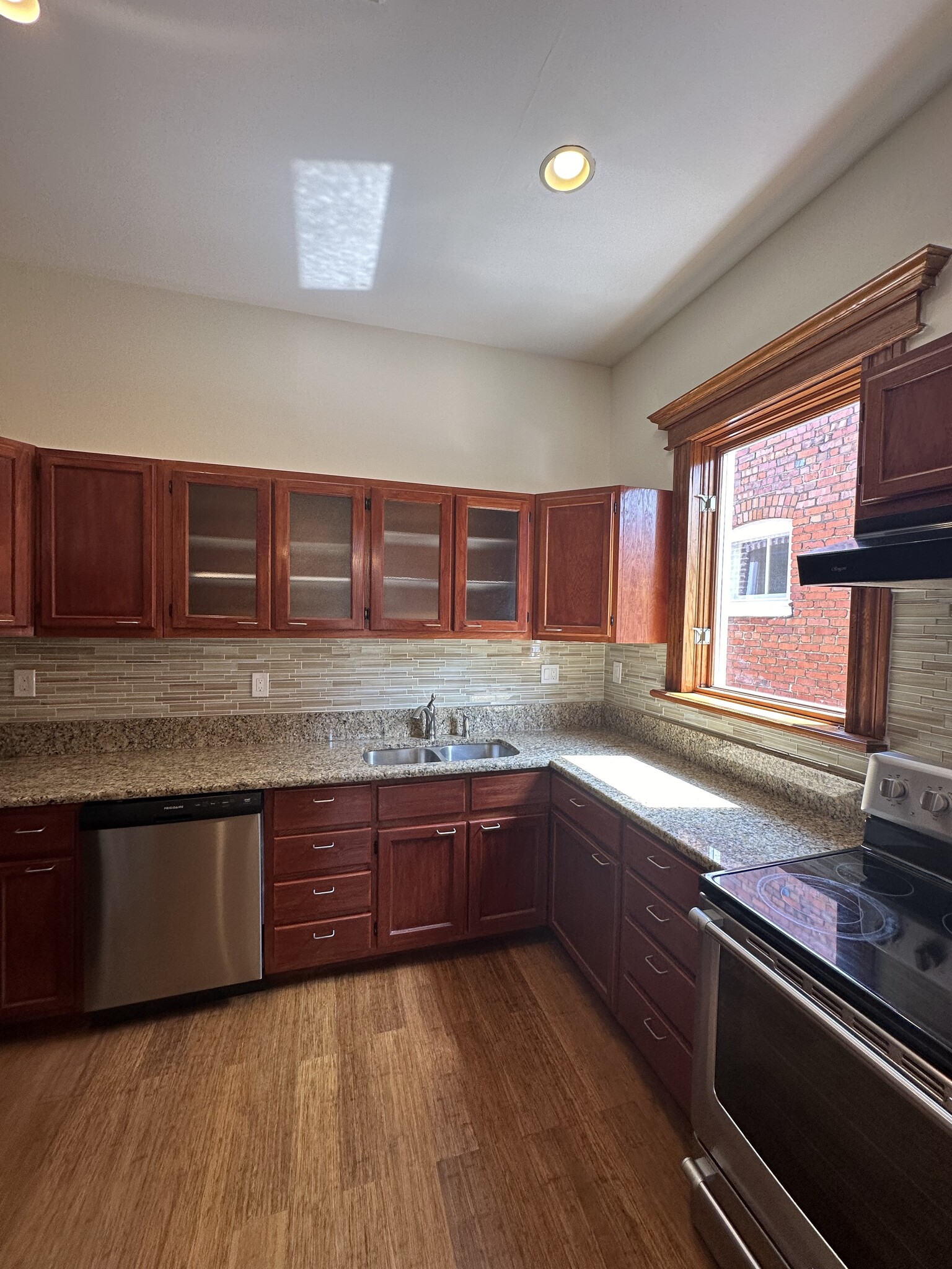 Large Kitchen - 2329 W Grace St