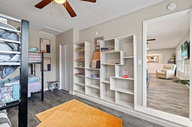 Building Photo - 3215 Crosby Ln