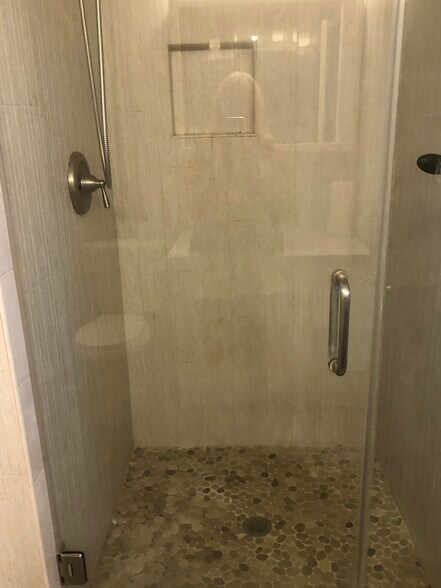 Shower - 8315 Kenyon Ave