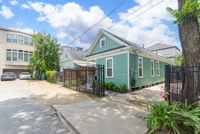 Building Photo - 3909 Barnes St