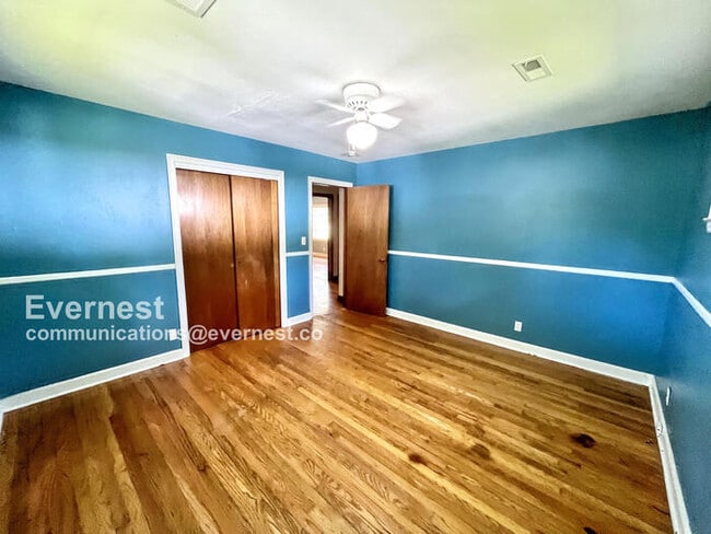 Building Photo - 306 N Circle Dr