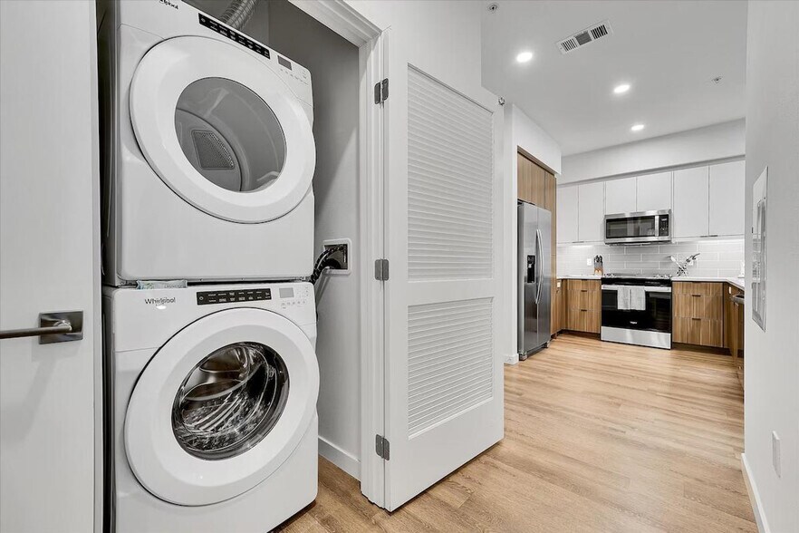 Building Photo - 593 Camino De La Reina