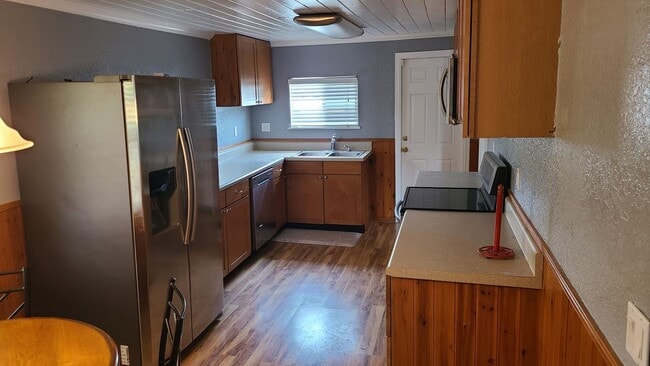 Building Photo - Charming 3 Bedroom 1 Bath Home with Spacious Yard ~ No HOA