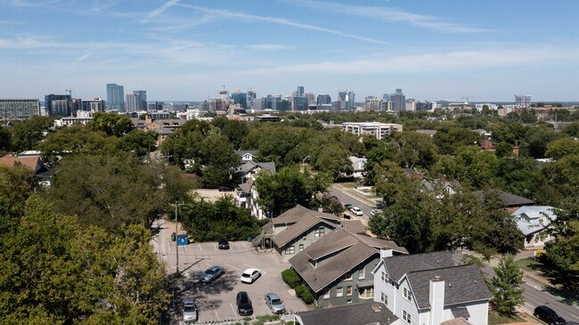 Building Photo - 1706 18th Ave S
