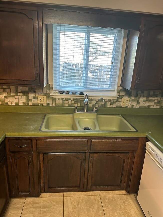 Building Photo - 1434 W Monte Vista Ave