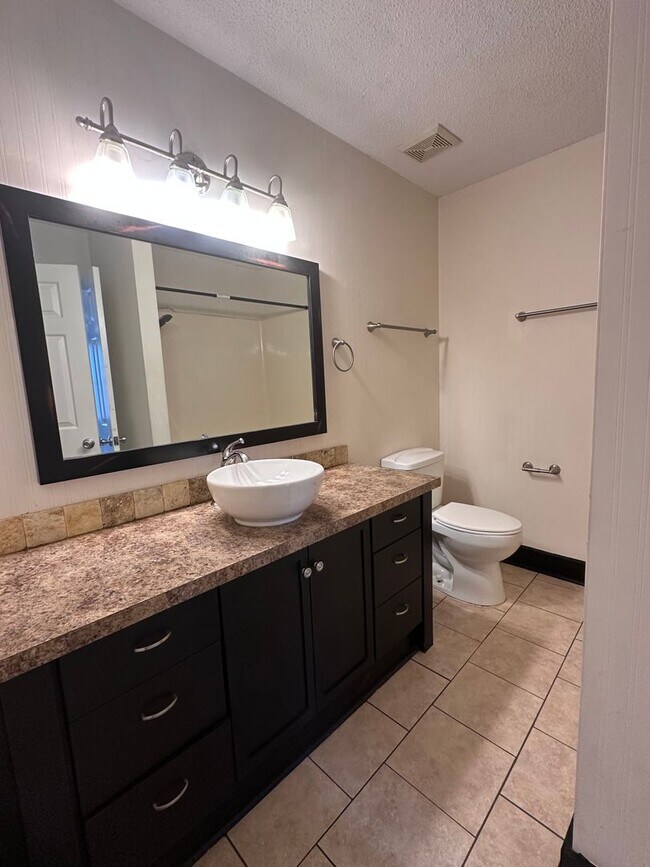 Building Photo - Whether you're downsizing or simply seekin...