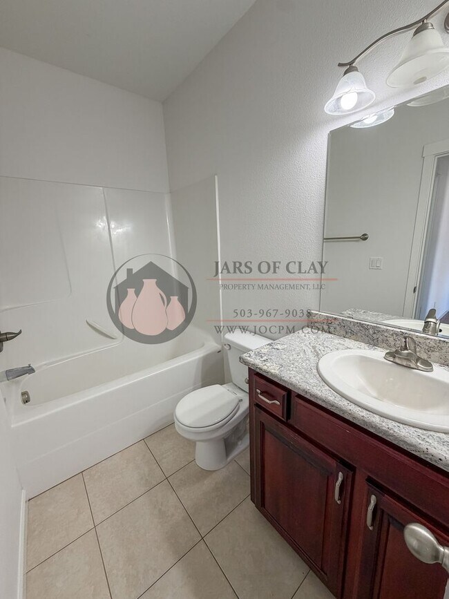 Building Photo - Modern West Salem Home: Central AC, 2-Car Garage & Washer/Dryer