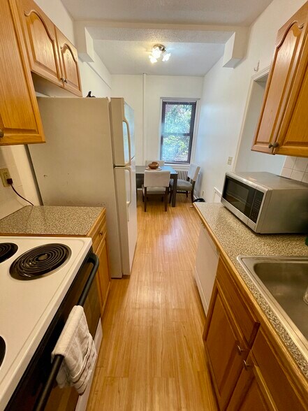 Building Photo - 141 Englewood Ave