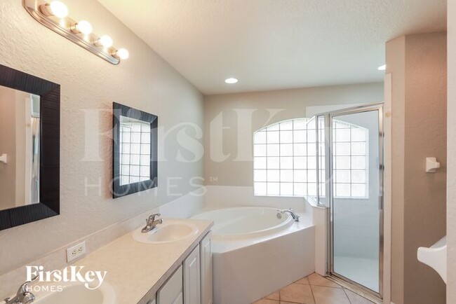 Building Photo - 2530 Pine Valley Dr