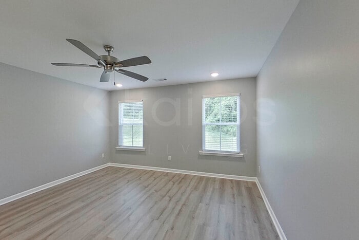 Building Photo - 661 June St