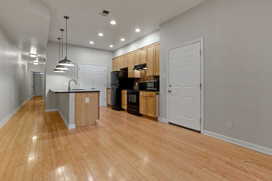 Building Photo - 1448 Newton St NW