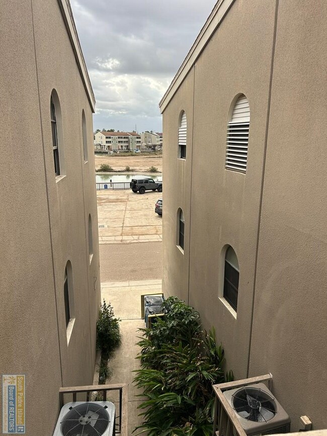 Building Photo - 1342 Harbor Island Dr