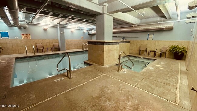 Building Photo - 114 W Adams St