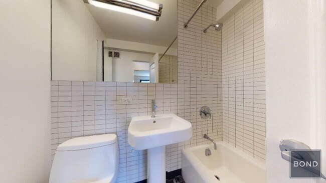 Building Photo - 222 E 39th St