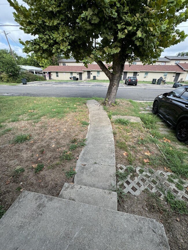 Building Photo - 1806 Mulford St