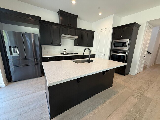 Building Photo - Beautiful 4-Bedroom Home with Solar and Private Patio in Plum Estates!