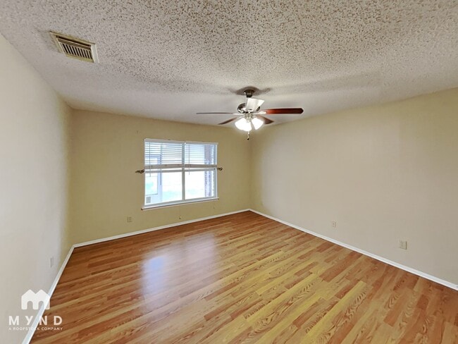 Building Photo - 21638 Longwood