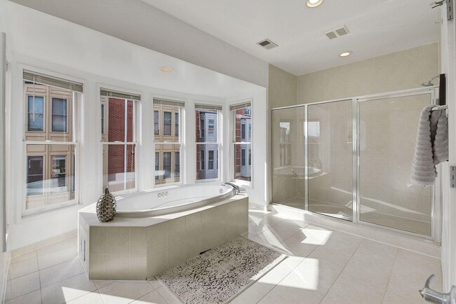 Building Photo - 1662 N Quinn St