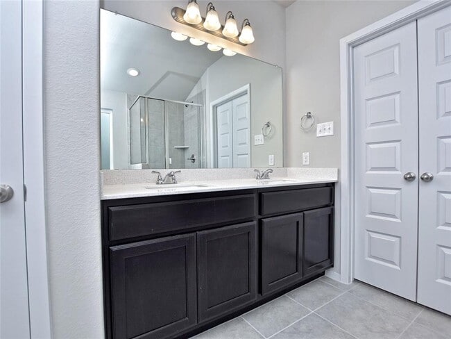 Building Photo - 21310 Mt View Dr