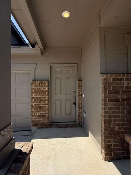 Building Photo - 623 Sormonne Lp