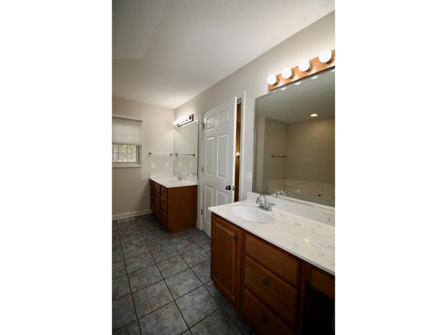 Building Photo - 163 Hunter Trail