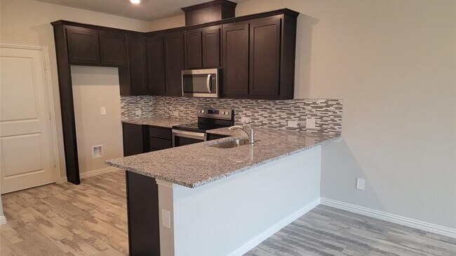 Building Photo - 3333 Solana Cir