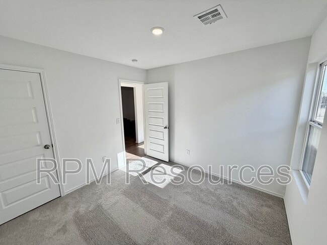 Building Photo - 10320 Baled Bermuda Rd