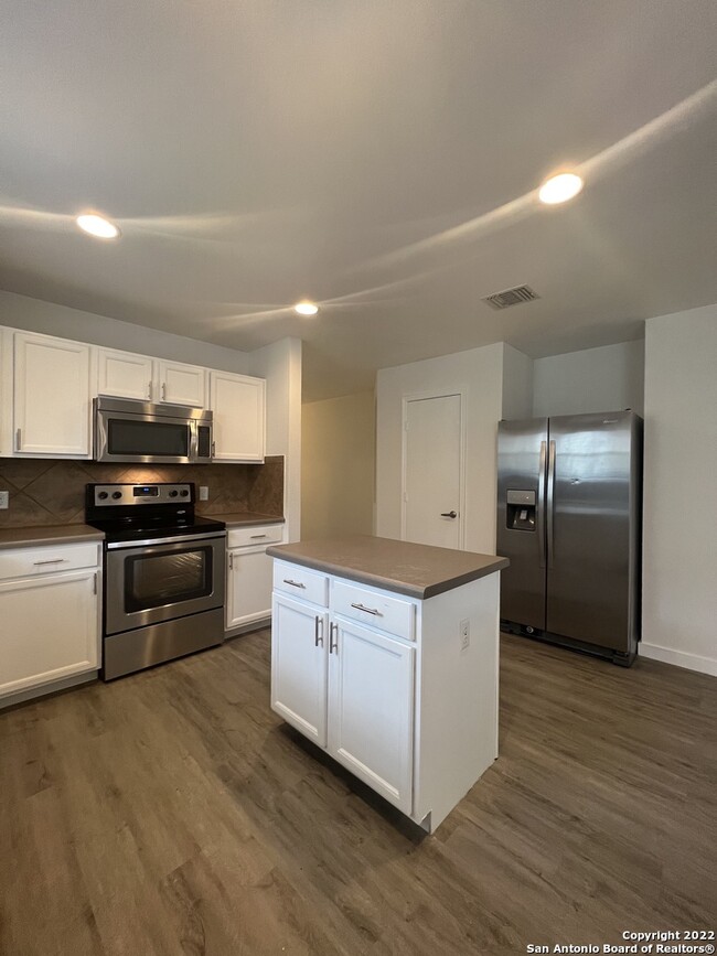 Building Photo - 9116 China Rose Dr