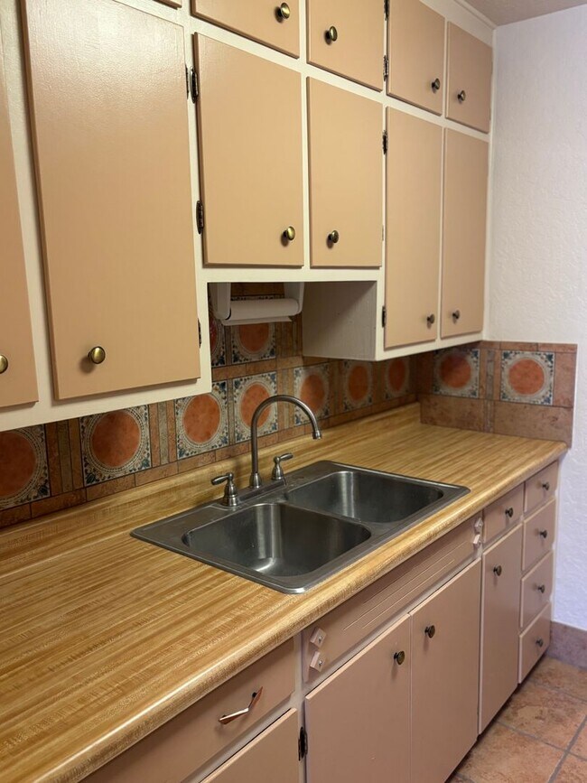 Building Photo - NEWLY REMODELED 1 BED 1 BATH