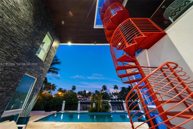 Building Photo - 300 Royal Plaza Dr