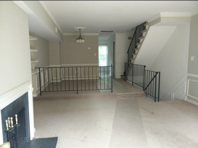 Building Photo - 1810 Swann St NW
