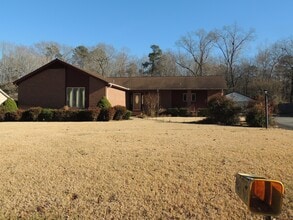 Building Photo - 2549 Bogese Dr