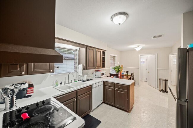Building Photo - 5810 Wigton Dr