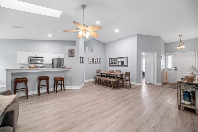 Building Photo - 1599 Bayridge Pl