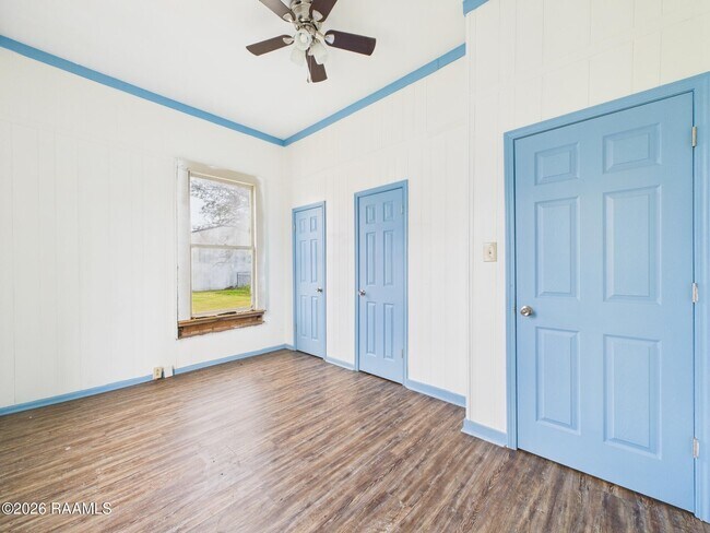 Building Photo - 405 E Convent St