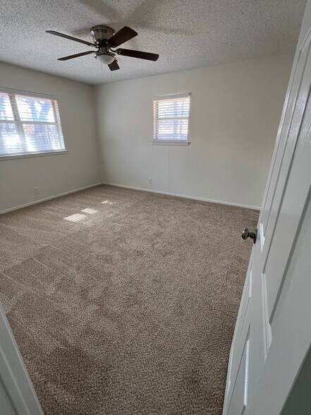 Building Photo - 817 Wade Dr