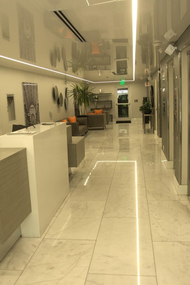 Building Photo - 340 Sunset Dr